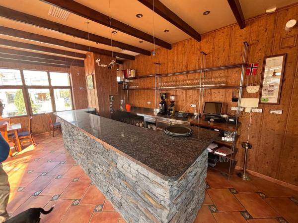 Local en carretera de Villamartín, 13