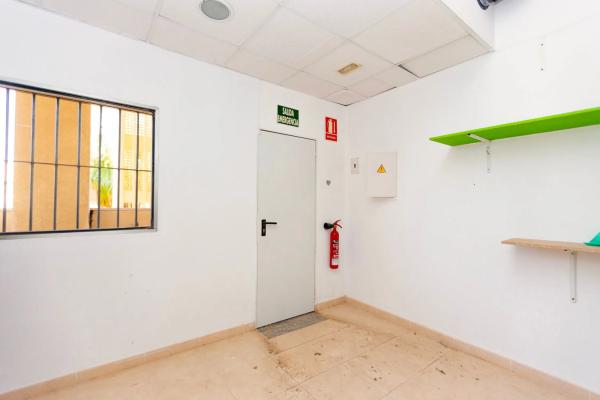 Local en Barrio Zeniamar-Horizonte-La Campana