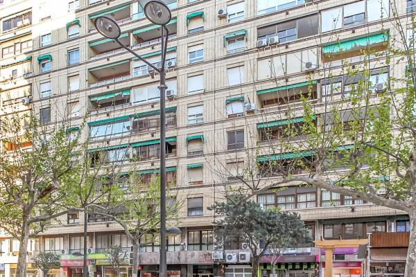 Local o nave en avenida Teodomiro