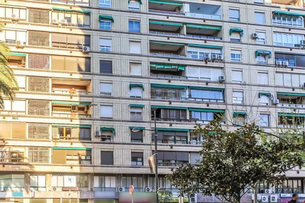 Local o nave en avenida Teodomiro