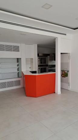 Local en avenida Tiro de Pichón, 49 -50