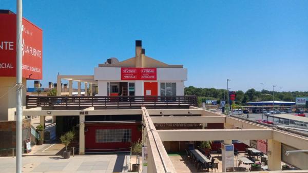 Local en avenida Tiro de Pichón, 49 -50