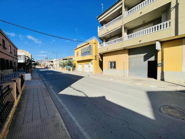 Local en carretera Molins