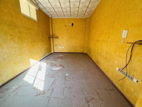 Local en carretera Molins