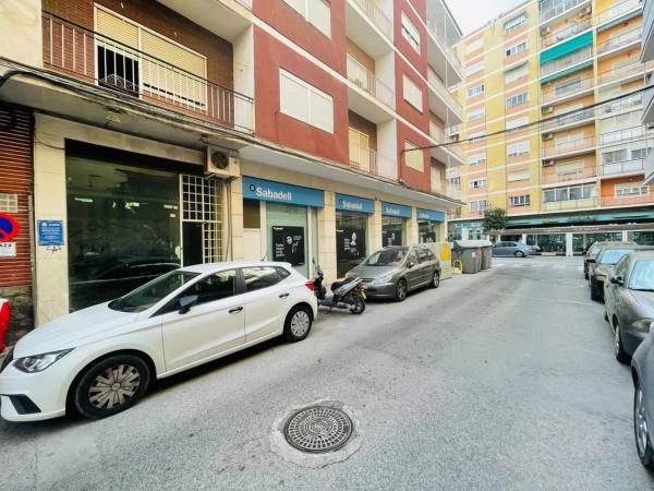 Local en calle el Maestro