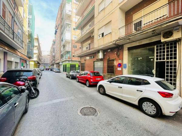 Local en calle el Maestro