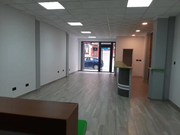 Local en calle Pintor Agrasot, 25