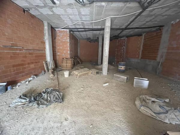 Local en calle Orihuela