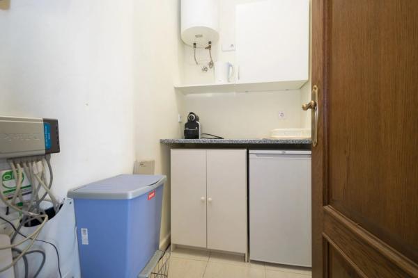 Local en avenida de las Adelfas