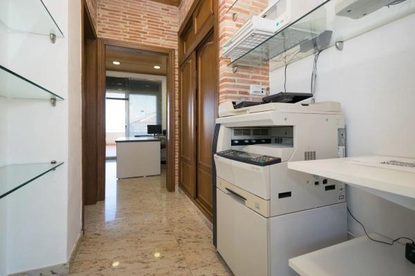 Local en avenida de las Adelfas