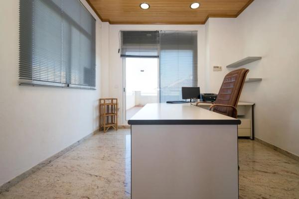 Local en avenida de las Adelfas