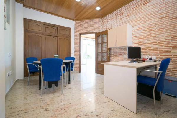 Local en avenida de las Adelfas