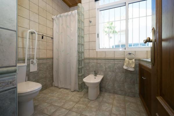 Local en avenida de las Adelfas