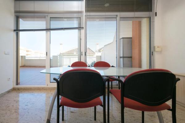 Local en avenida de las Adelfas