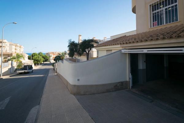 Local en avenida de las Adelfas