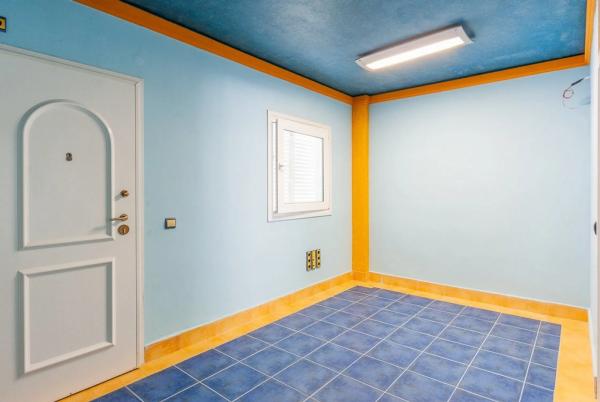 Local en calle Isla Tabarca, 20