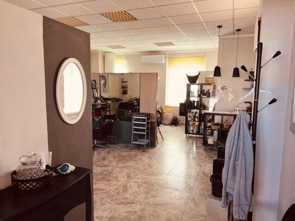 Local en calle Virgen de la Asunción, 27