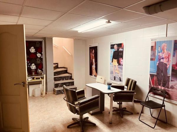 Local en calle Virgen de la Asunción, 27