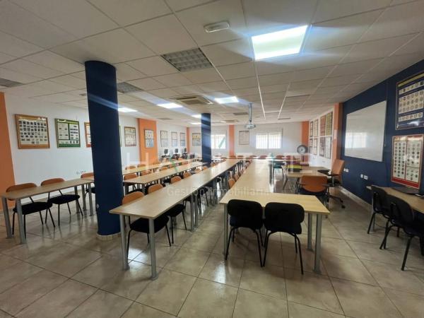 Local en Zona Pueblo