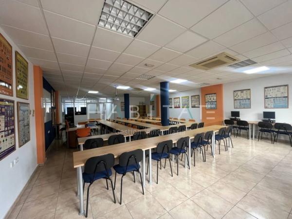 Local en Zona Pueblo