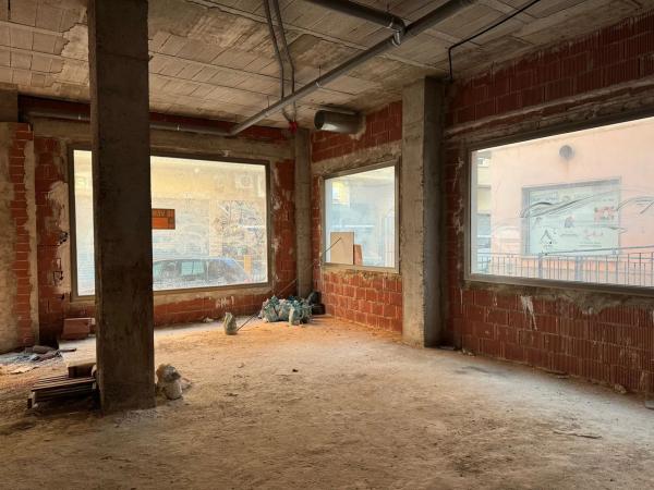 Local en calle Juan Carlos I, 14