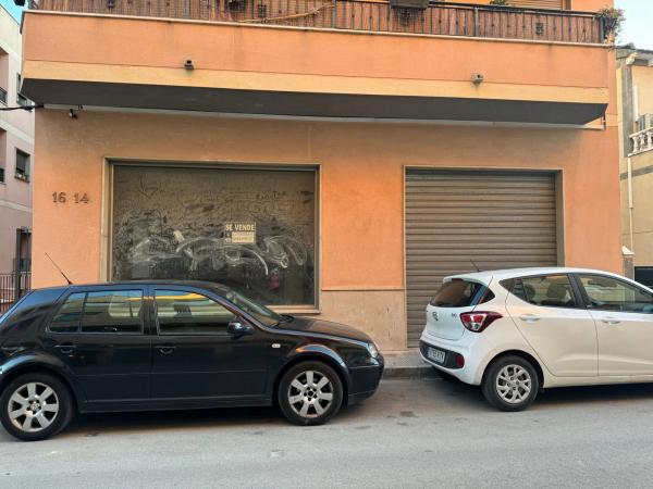 Local en calle Juan Carlos I, 14