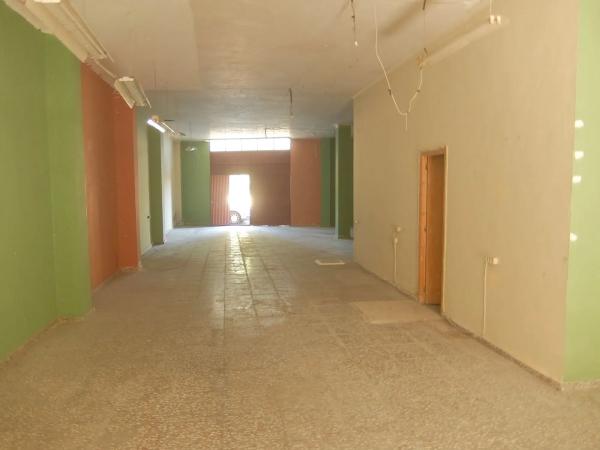 Nave en avenida de la libertad, 59