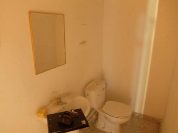 Nave en avenida de la libertad, 59