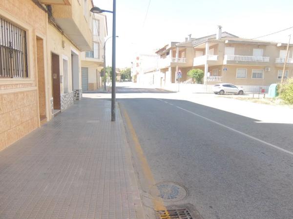 Nave en avenida de la libertad, 59