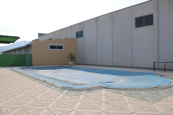 Nave en carretera de Cádiz