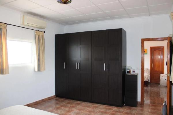 Nave en carretera de Cádiz