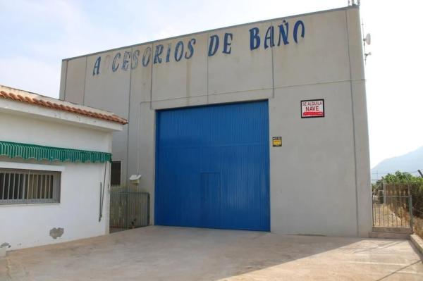 Nave en carretera de Cádiz