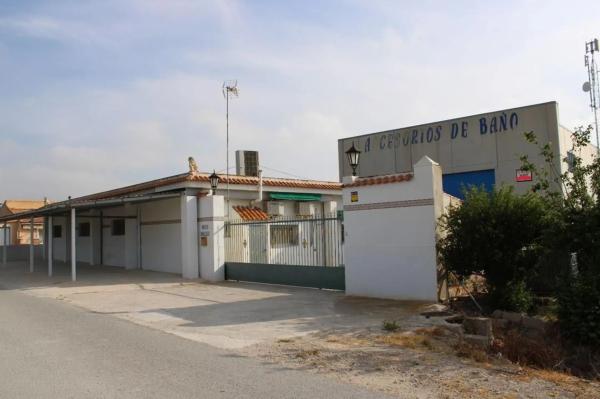 Nave en carretera de Cádiz