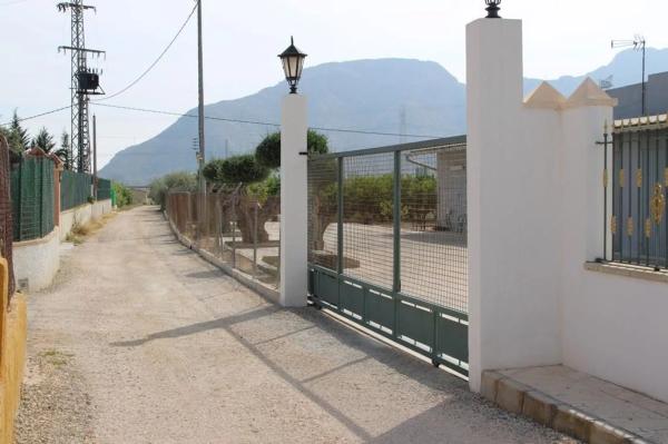 Nave en carretera de Cádiz