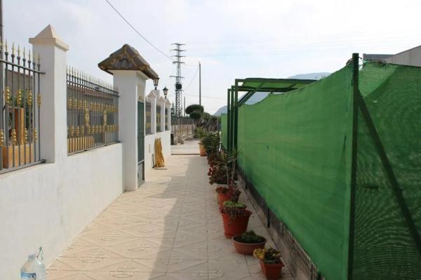 Nave en carretera de Cádiz