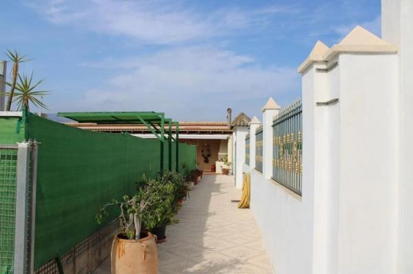 Nave en carretera de Cádiz