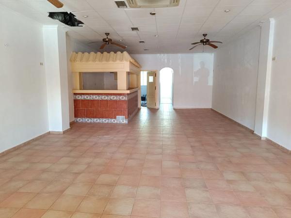 Local en plaza Sierra Castilla, 4