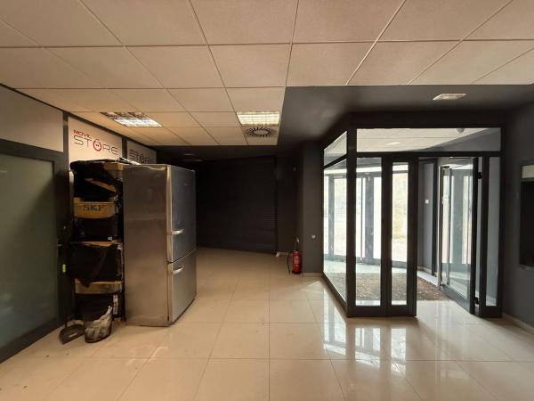 Local en calle de Orihuela, 73