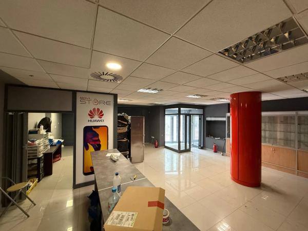 Local en calle de Orihuela, 73