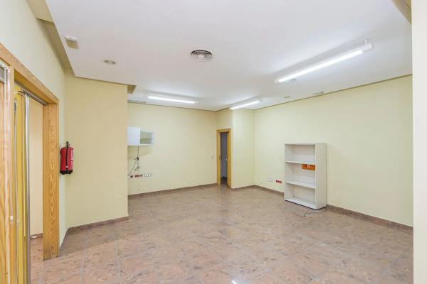 Local en calle d Manuel Martinez Guirao, 2