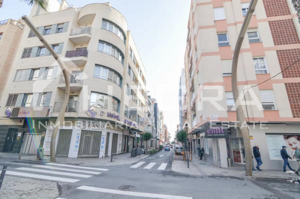 Local en calle Caballero de Rodas, 30