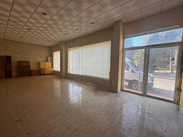 Local en calle Urbano Arregui, 24