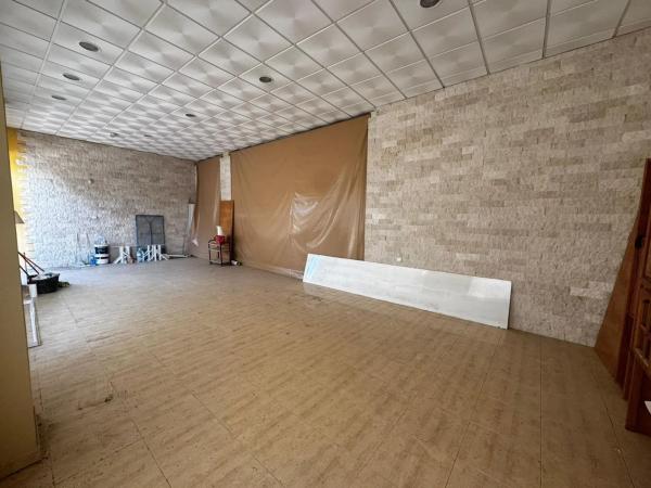 Local en calle Urbano Arregui, 24