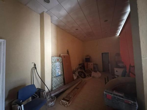 Local en calle Urbano Arregui, 24