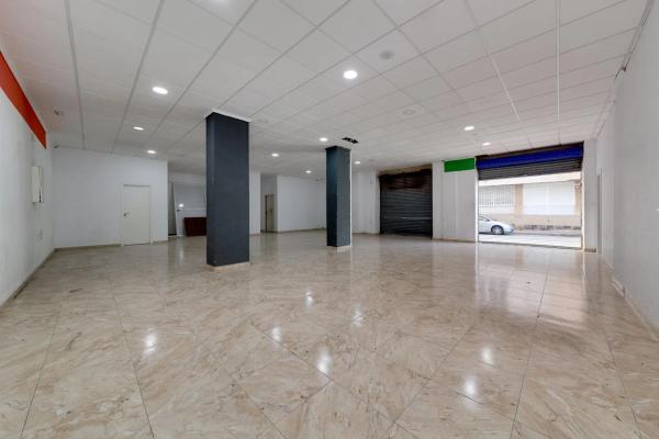 Local en Barrio El Acequión