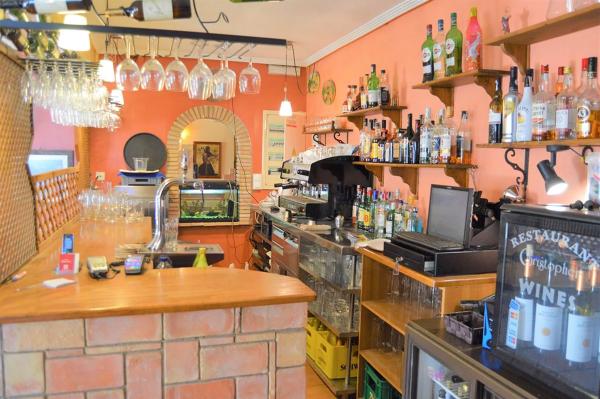 Local en Barrio La Veleta