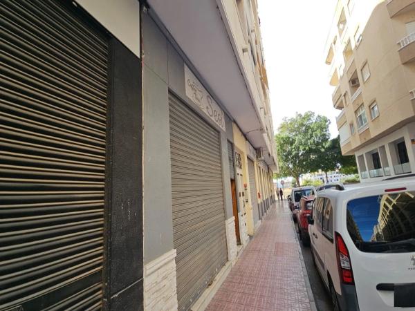 Local en calle San Miguel de Salinas, 21 b