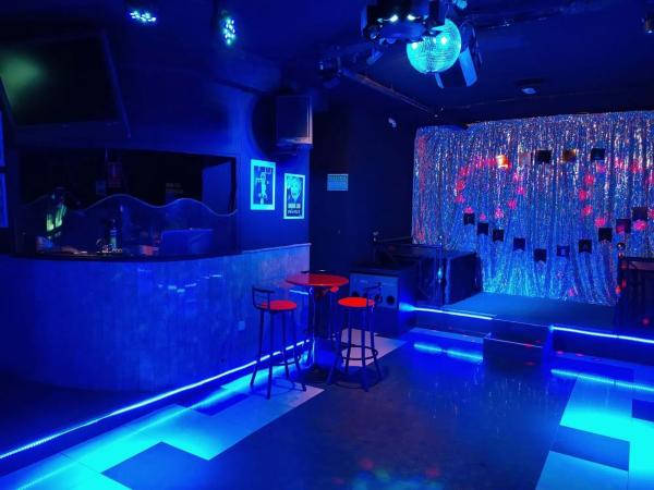 Local en avenida Alfredo Nobel