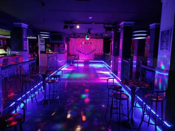 Local en avenida Alfredo Nobel