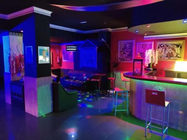 Local en avenida Alfredo Nobel